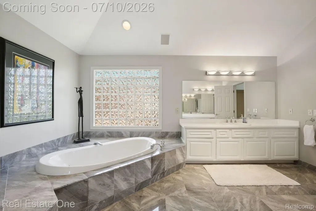 1642 Stony Creek Drive Rochester City MI 48307