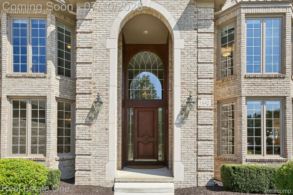 1642 Stony Creek Drive Rochester City MI 48307
