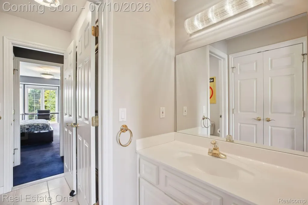 1642 Stony Creek Drive Rochester City MI 48307