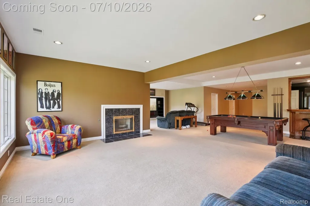 1642 Stony Creek Drive Rochester City MI 48307