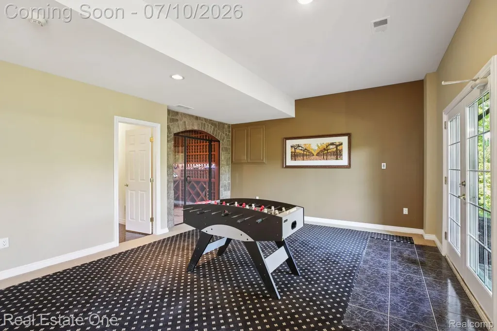 1642 Stony Creek Drive Rochester City MI 48307