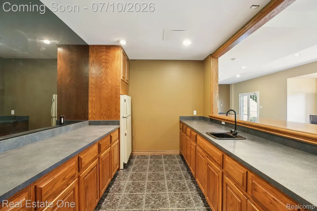 1642 Stony Creek Drive Rochester City MI 48307