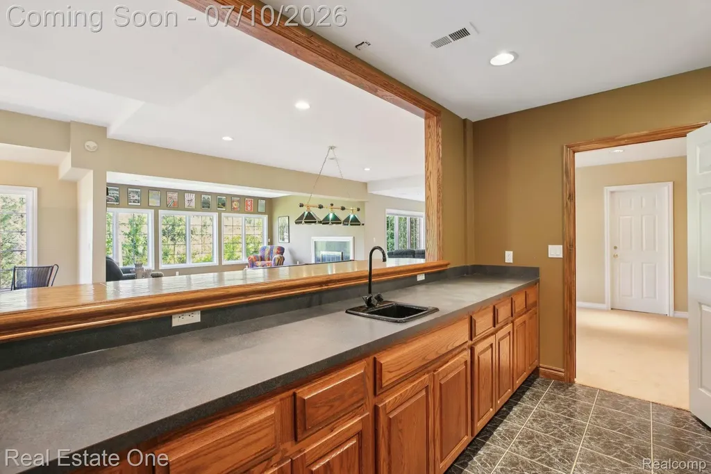1642 Stony Creek Drive Rochester City MI 48307