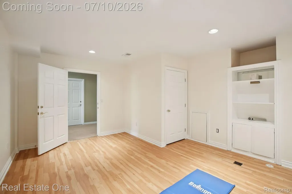 1642 Stony Creek Drive Rochester City MI 48307