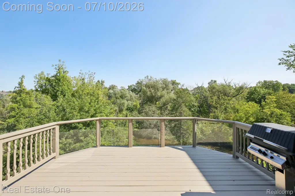 1642 Stony Creek Drive Rochester City MI 48307