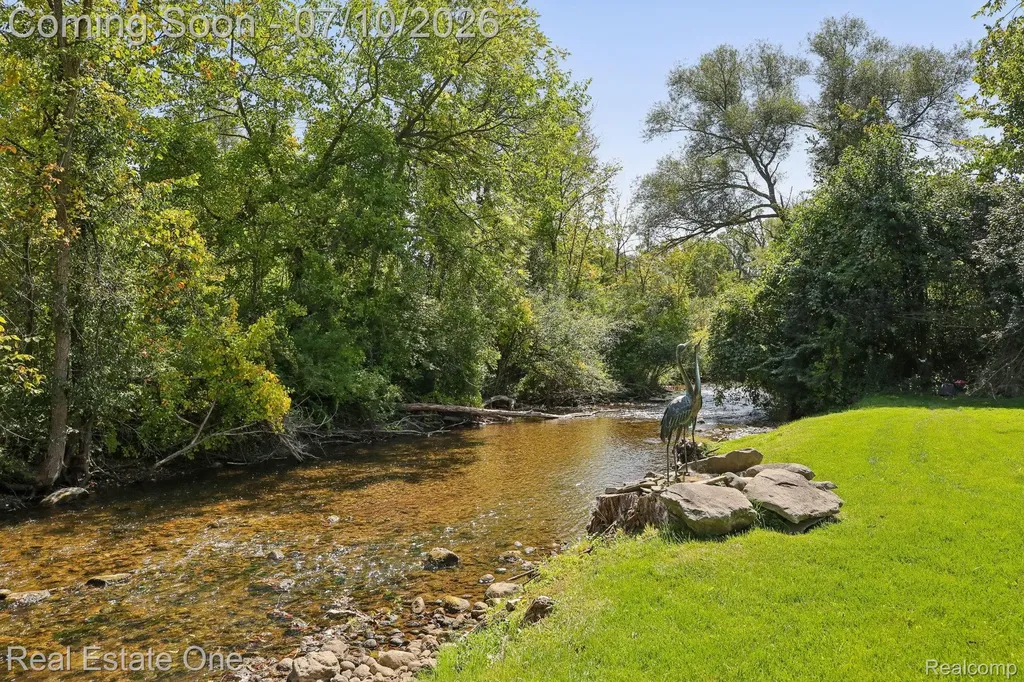 1642 Stony Creek Drive Rochester City MI 48307