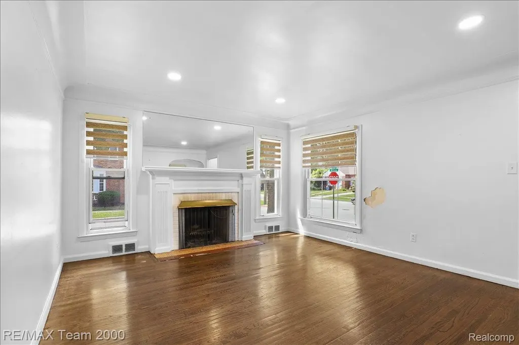 22941 Wilson Avenue Dearborn City MI 48128