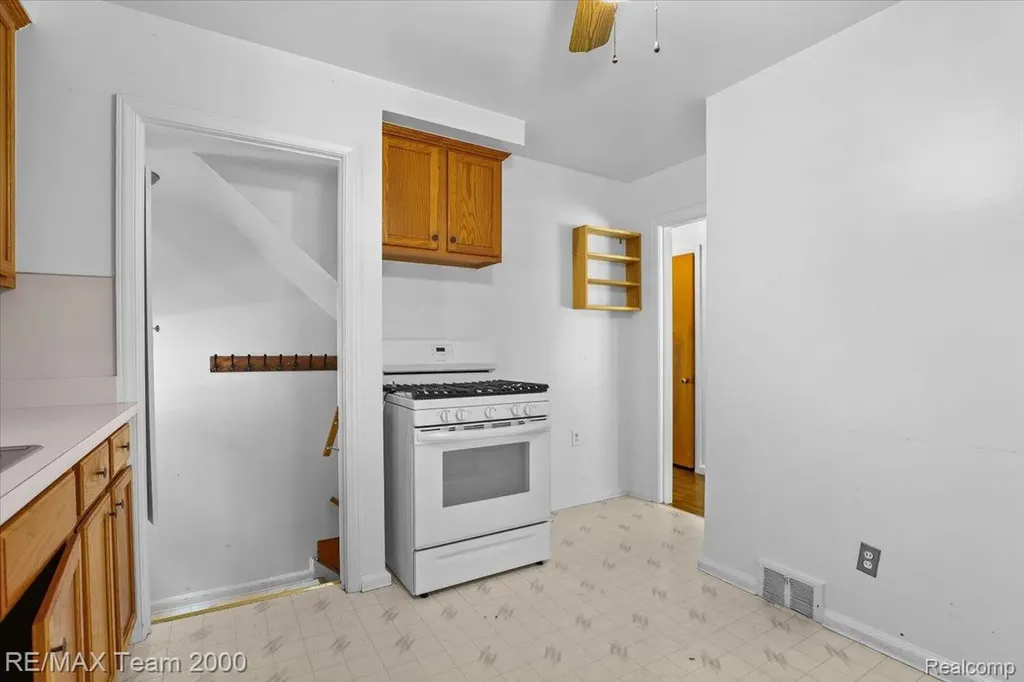22941 Wilson Avenue Dearborn City MI 48128