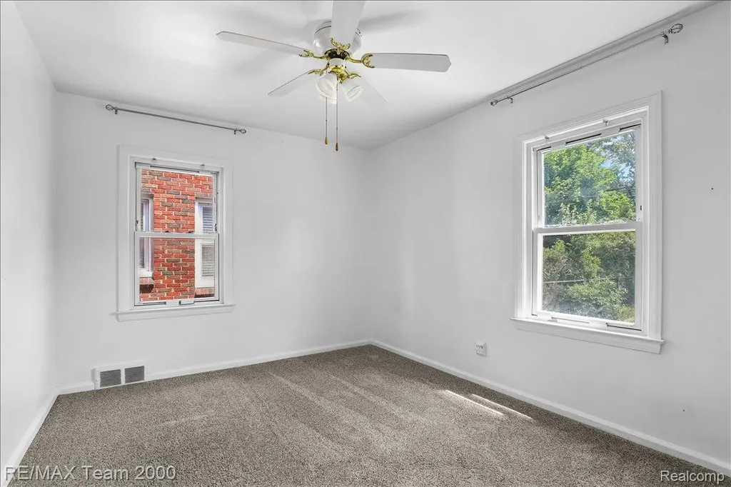 22941 Wilson Avenue Dearborn City MI 48128