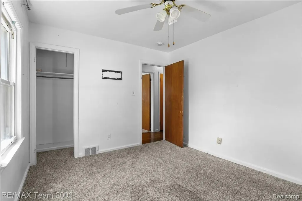 22941 Wilson Avenue Dearborn City MI 48128