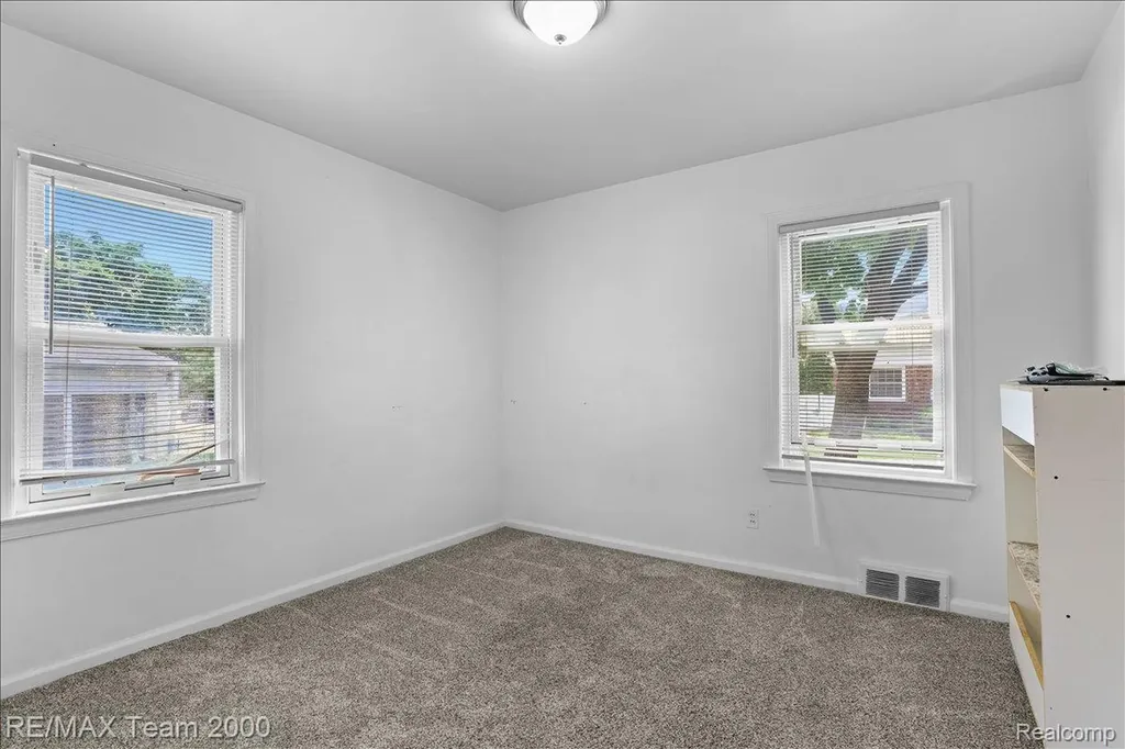 22941 Wilson Avenue Dearborn City MI 48128