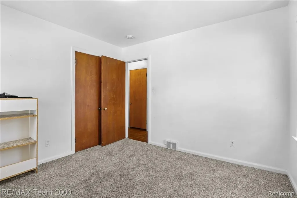 22941 Wilson Avenue Dearborn City MI 48128