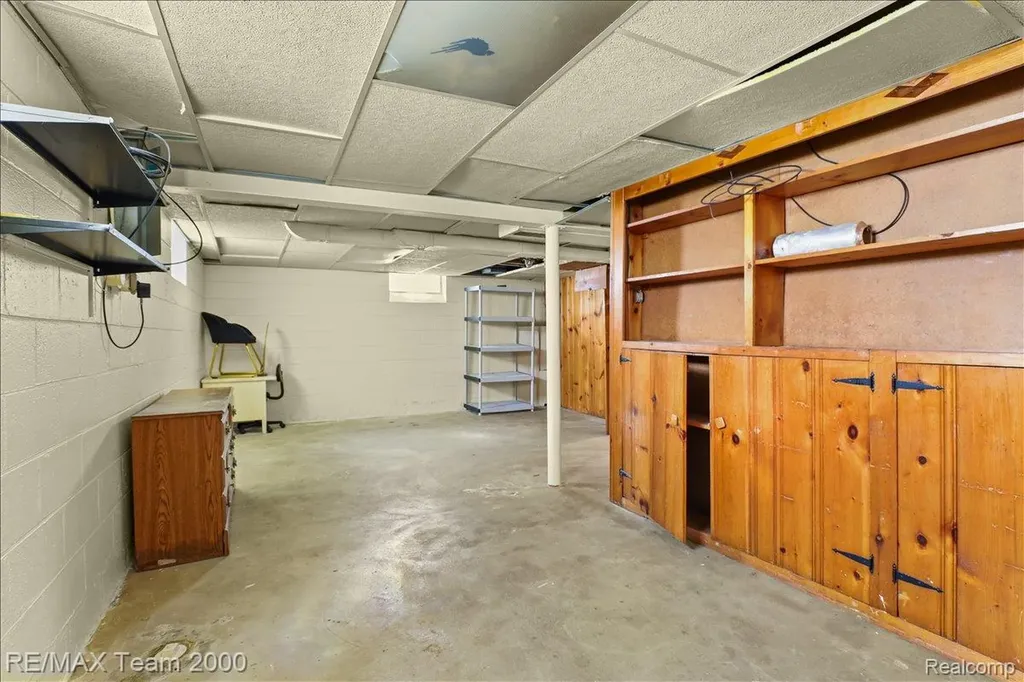 22941 Wilson Avenue Dearborn City MI 48128