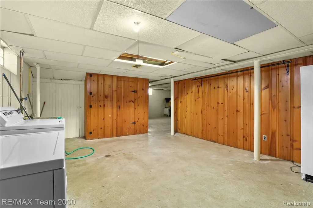 22941 Wilson Avenue Dearborn City MI 48128