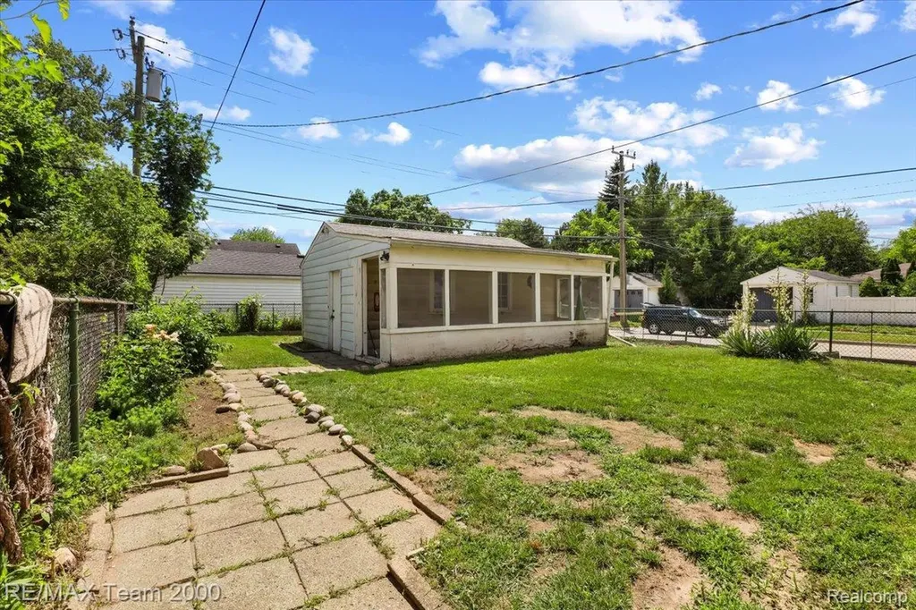22941 Wilson Avenue Dearborn City MI 48128