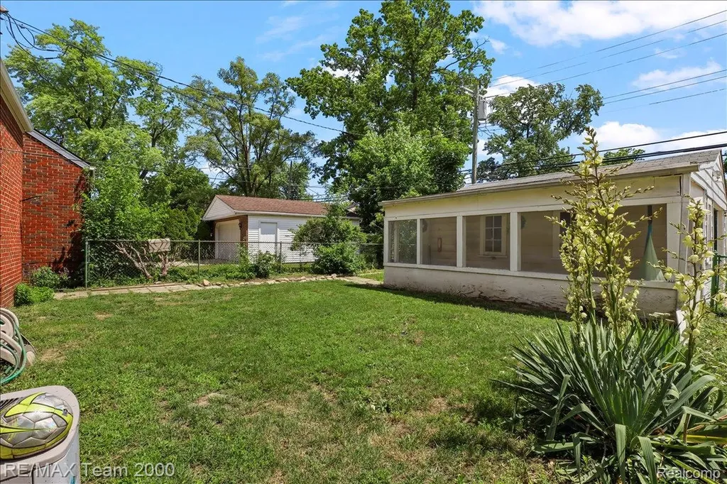 22941 Wilson Avenue Dearborn City MI 48128