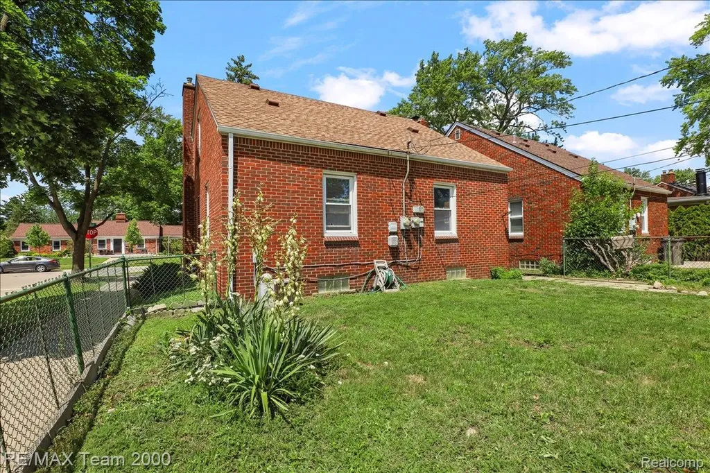 22941 Wilson Avenue Dearborn City MI 48128