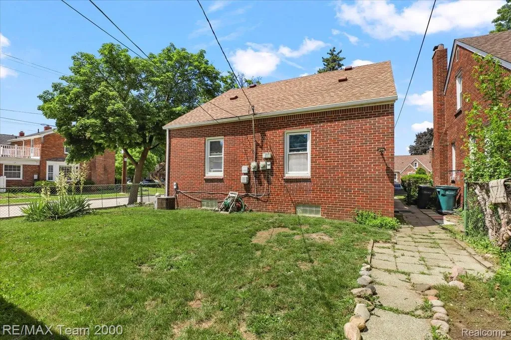 22941 Wilson Avenue Dearborn City MI 48128