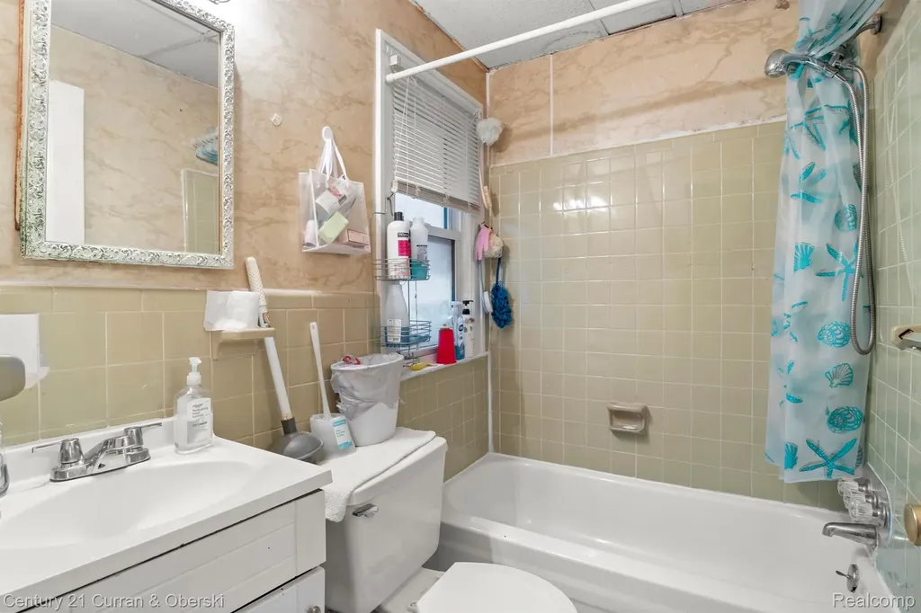 1205 Garfield Avenue Lincoln Park City MI 48146
