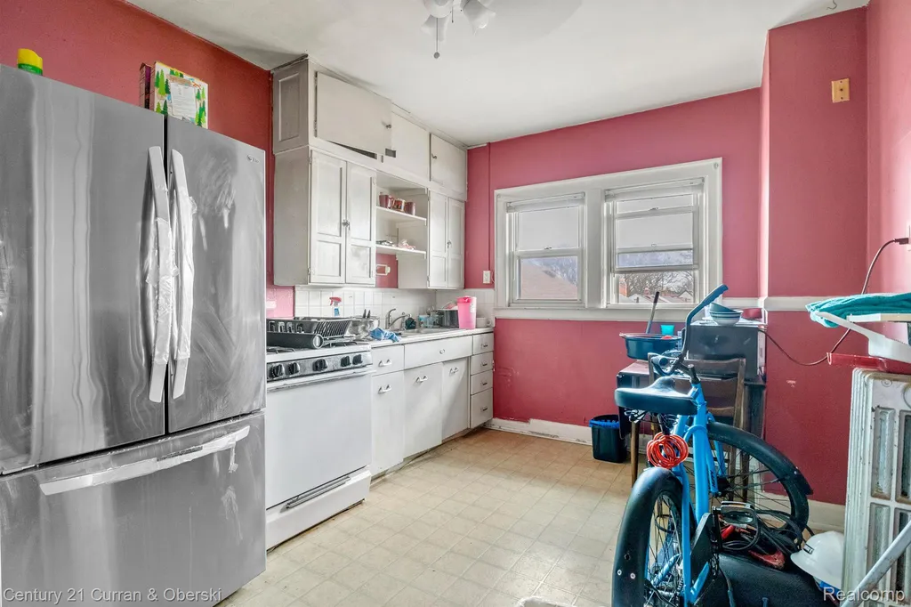 1205 Garfield Avenue Lincoln Park City MI 48146