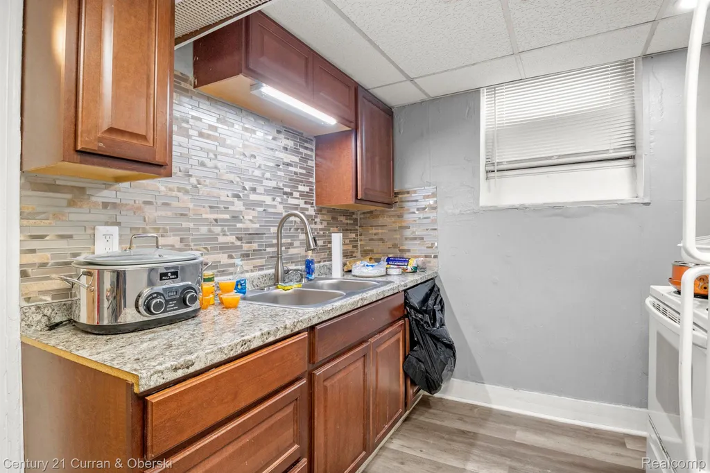 1205 Garfield Avenue Lincoln Park City MI 48146