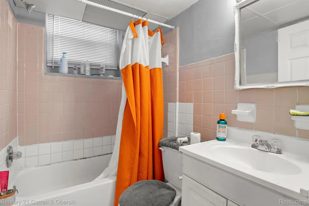 1205 Garfield Avenue Lincoln Park City MI 48146