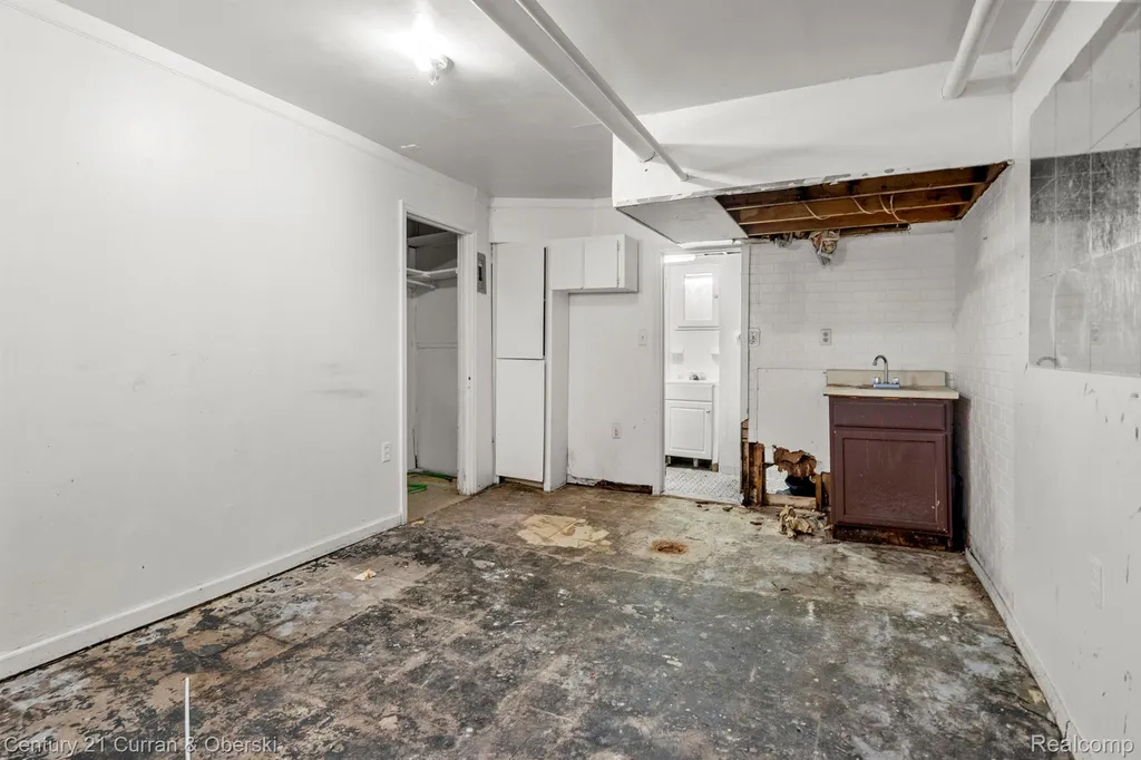 1205 Garfield Avenue Lincoln Park City MI 48146