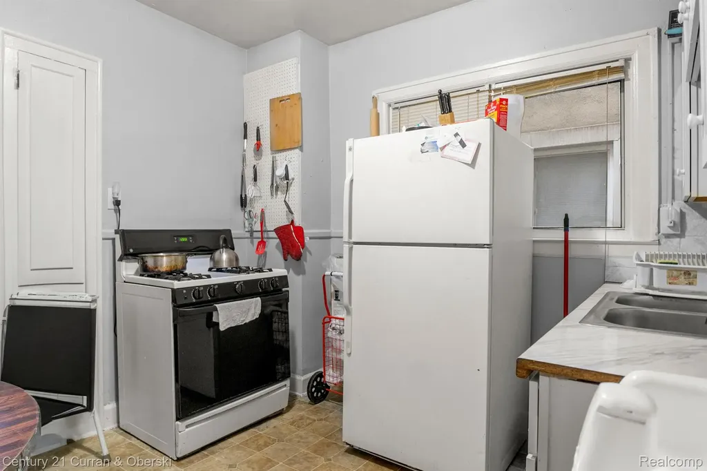 1205 Garfield Avenue Lincoln Park City MI 48146