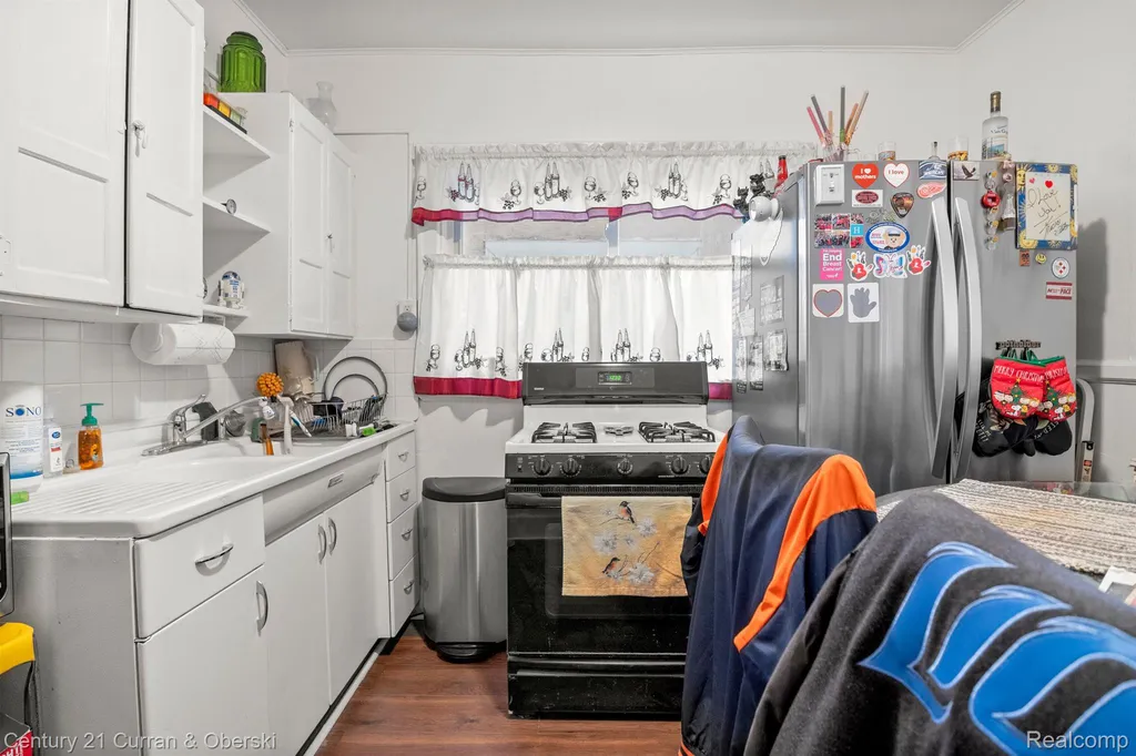 1205 Garfield Avenue Lincoln Park City MI 48146