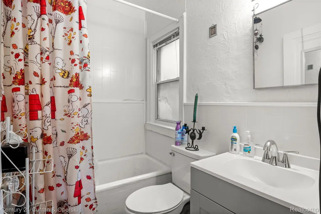 1205 Garfield Avenue Lincoln Park City MI 48146
