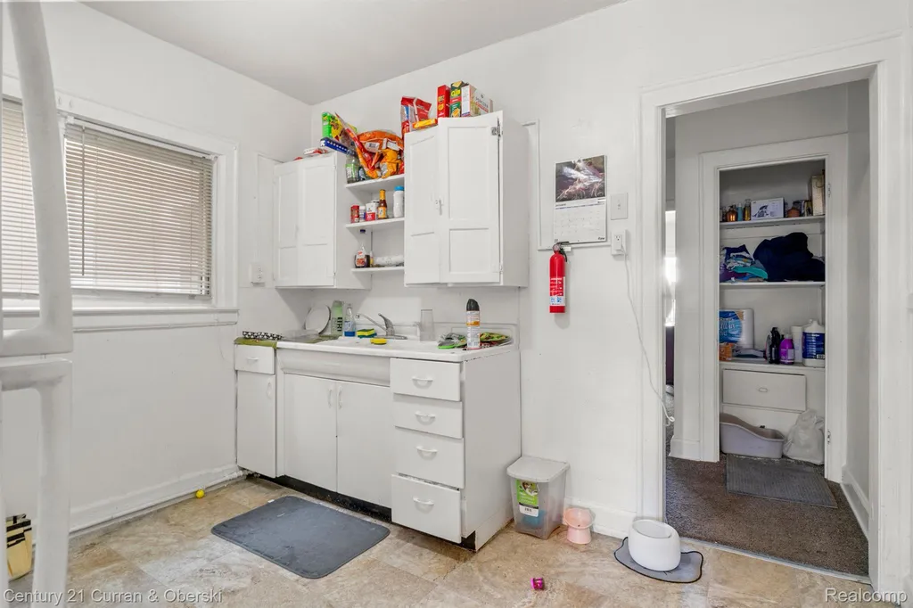 1205 Garfield Avenue Lincoln Park City MI 48146