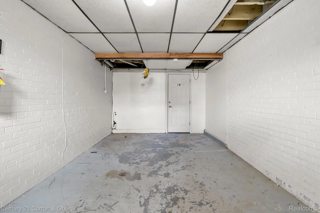 1205 Garfield Avenue Lincoln Park City MI 48146