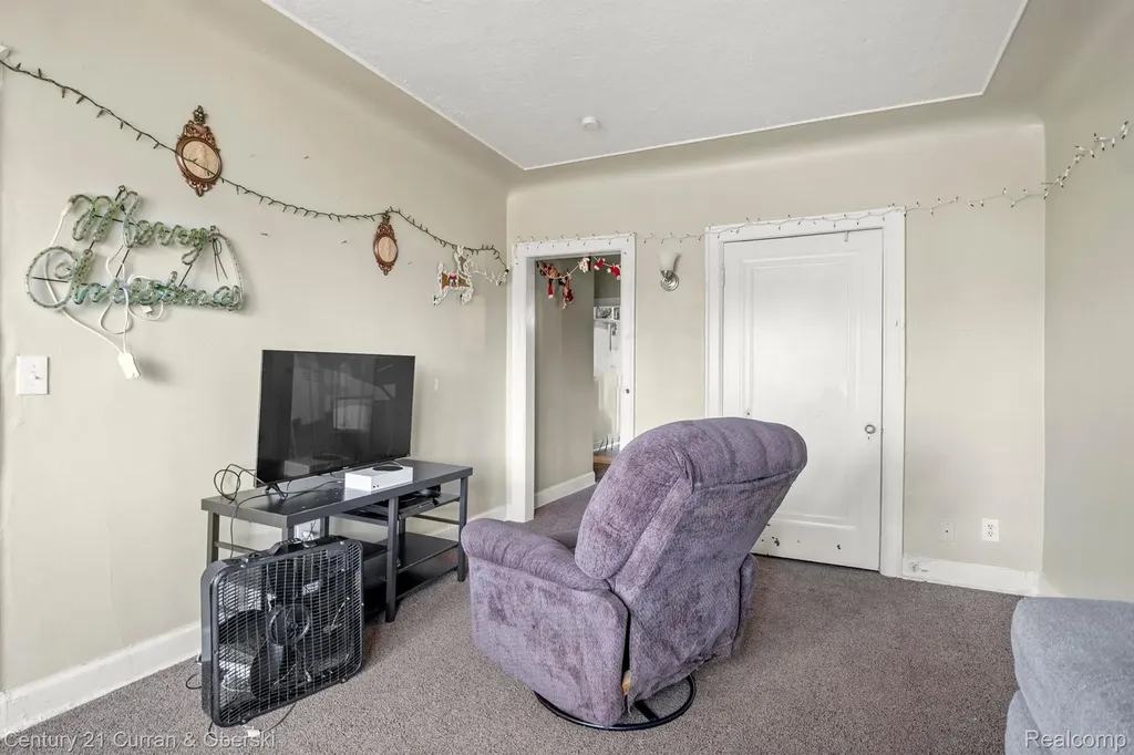 1205 Garfield Avenue Lincoln Park City MI 48146