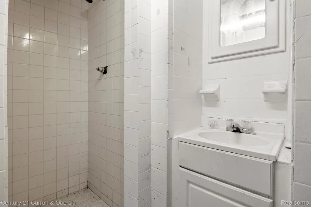 1205 Garfield Avenue Lincoln Park City MI 48146