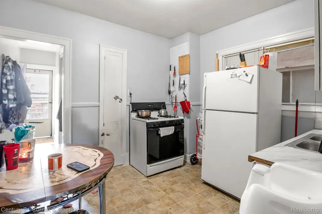 1205 Garfield Avenue Lincoln Park City MI 48146