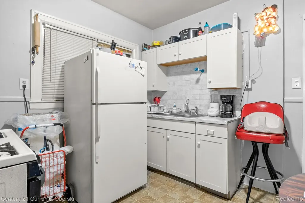 1205 Garfield Avenue Lincoln Park City MI 48146