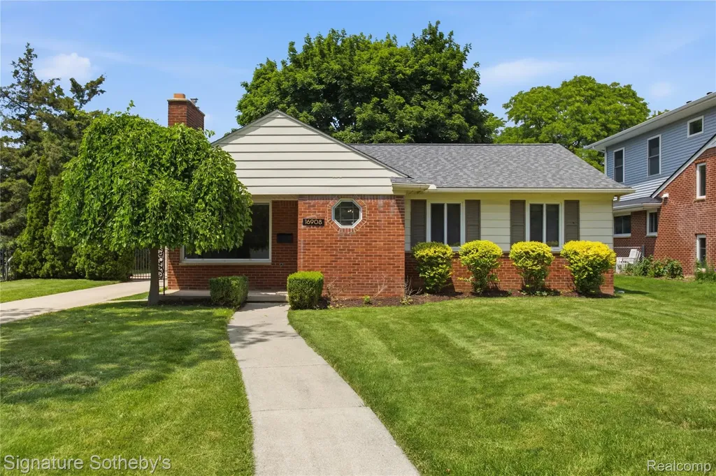16908 Dunblaine Avenue Beverly Hills Village MI 48025