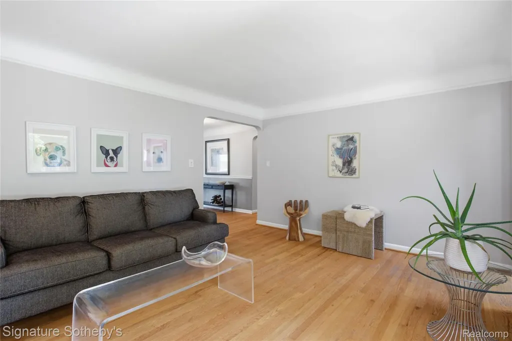 16908 Dunblaine Avenue Beverly Hills Village MI 48025
