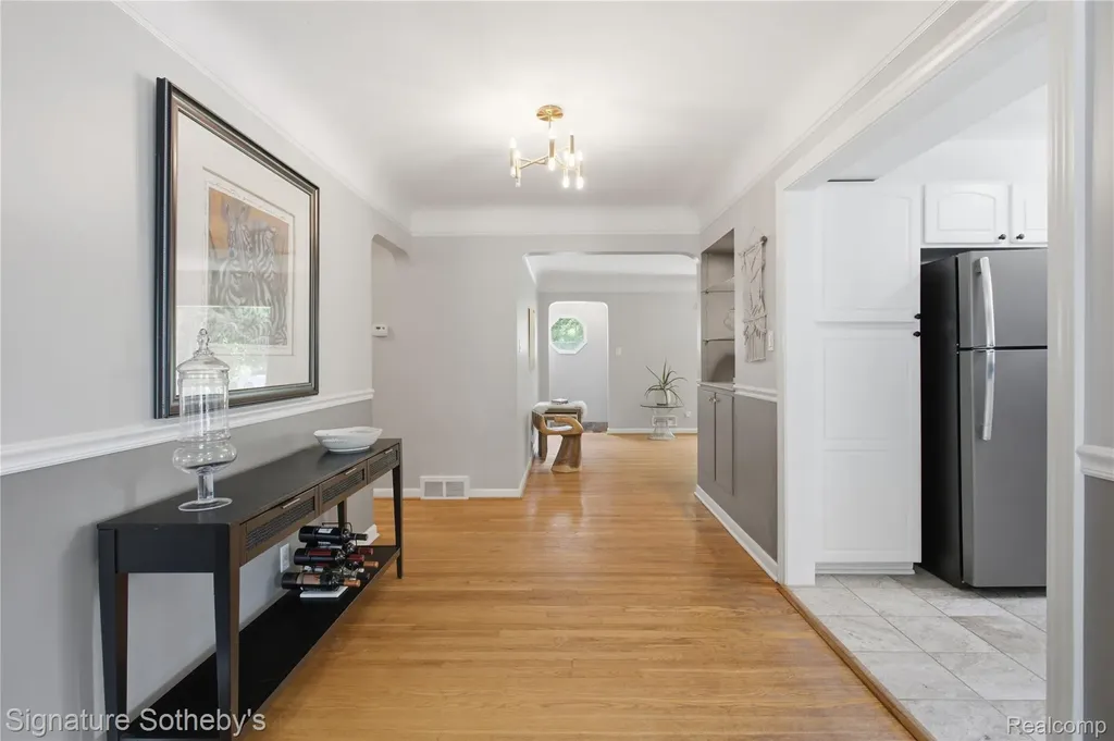 16908 Dunblaine Avenue Beverly Hills Village MI 48025