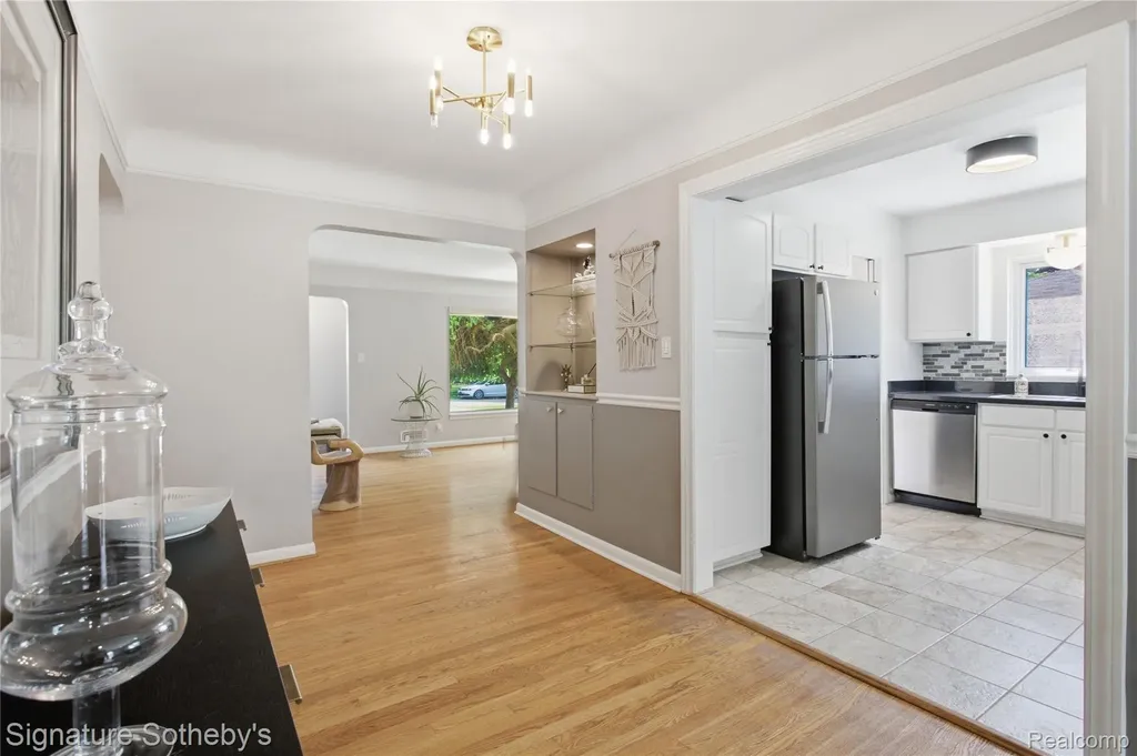 16908 Dunblaine Avenue Beverly Hills Village MI 48025