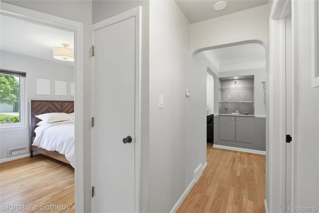 16908 Dunblaine Avenue Beverly Hills Village MI 48025
