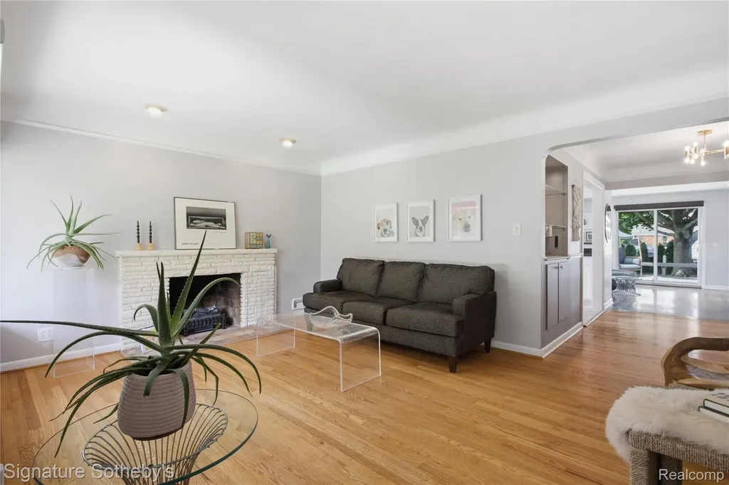 16908 Dunblaine Avenue Beverly Hills Village MI 48025