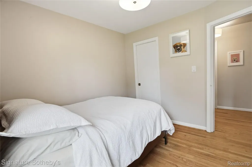 16908 Dunblaine Avenue Beverly Hills Village MI 48025