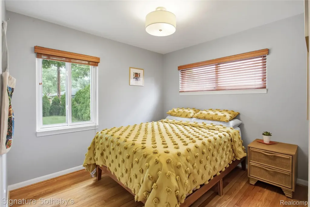 16908 Dunblaine Avenue Beverly Hills Village MI 48025