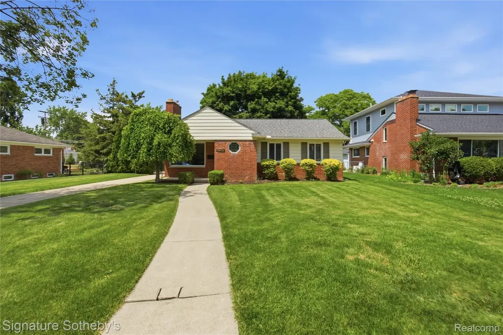 16908 Dunblaine Avenue Beverly Hills Village MI 48025