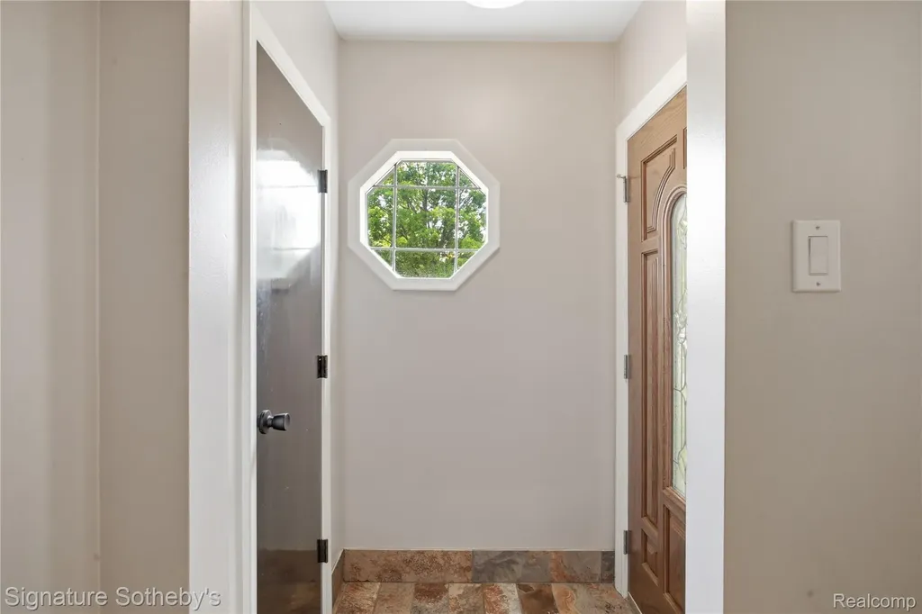 16908 Dunblaine Avenue Beverly Hills Village MI 48025