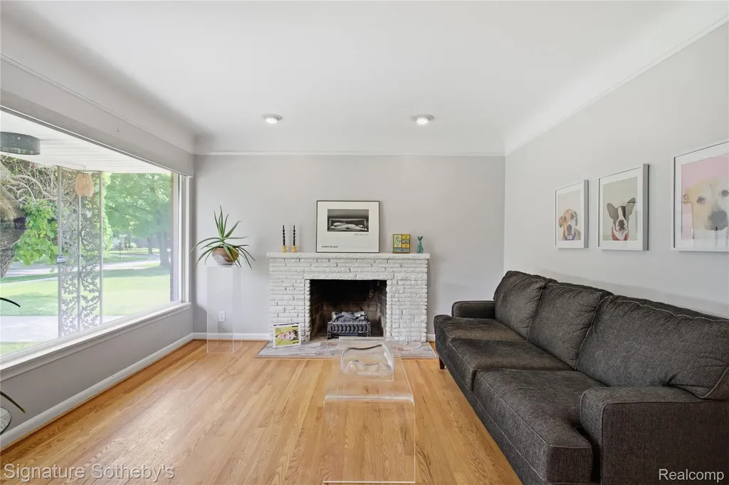 16908 Dunblaine Avenue Beverly Hills Village MI 48025