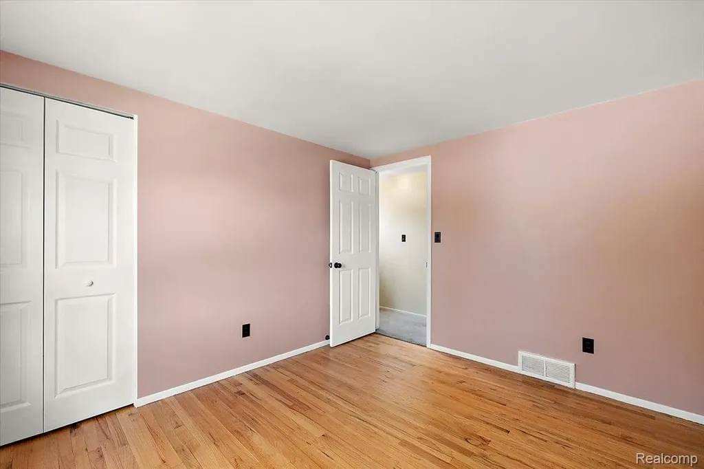 754 W Baker Avenue Clawson City MI 48017