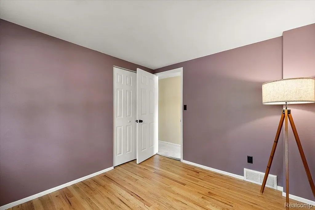 754 W Baker Avenue Clawson City MI 48017
