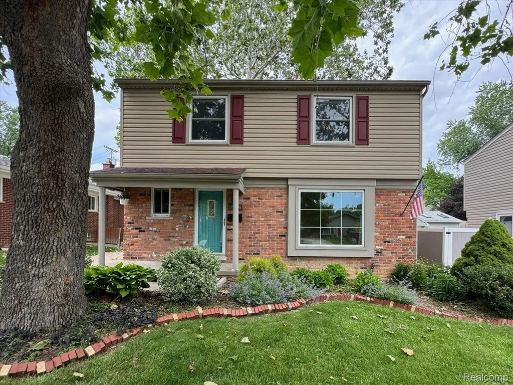 754 W Baker Avenue Clawson City MI 48017